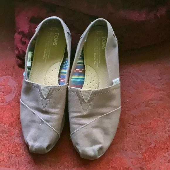 Tom’s slip on shoes in cocoa size 7.5W - Picture 1 of 6